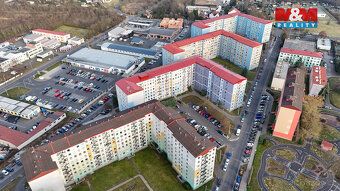 Nabízíme k prodeji prostorný a slunný byt 4+1 o celkové užit
