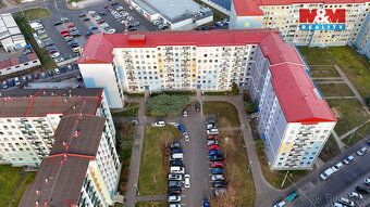 Nabízíme k prodeji prostorný a slunný byt 4+1 o celkové užit