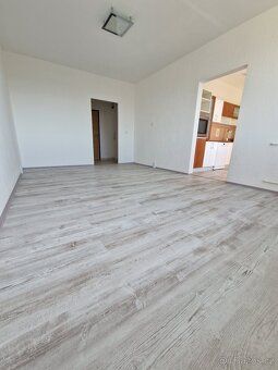 Nabízím k pronájmu velký světlý byt 3+1 70 m2 s balkónem a v