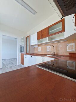 Nabízím k pronájmu velký světlý byt 3+1 70 m2 s balkónem a v