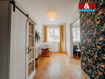 Nabízíme ke koupi slunný byt dispozice 3+kk o celkové ploše 