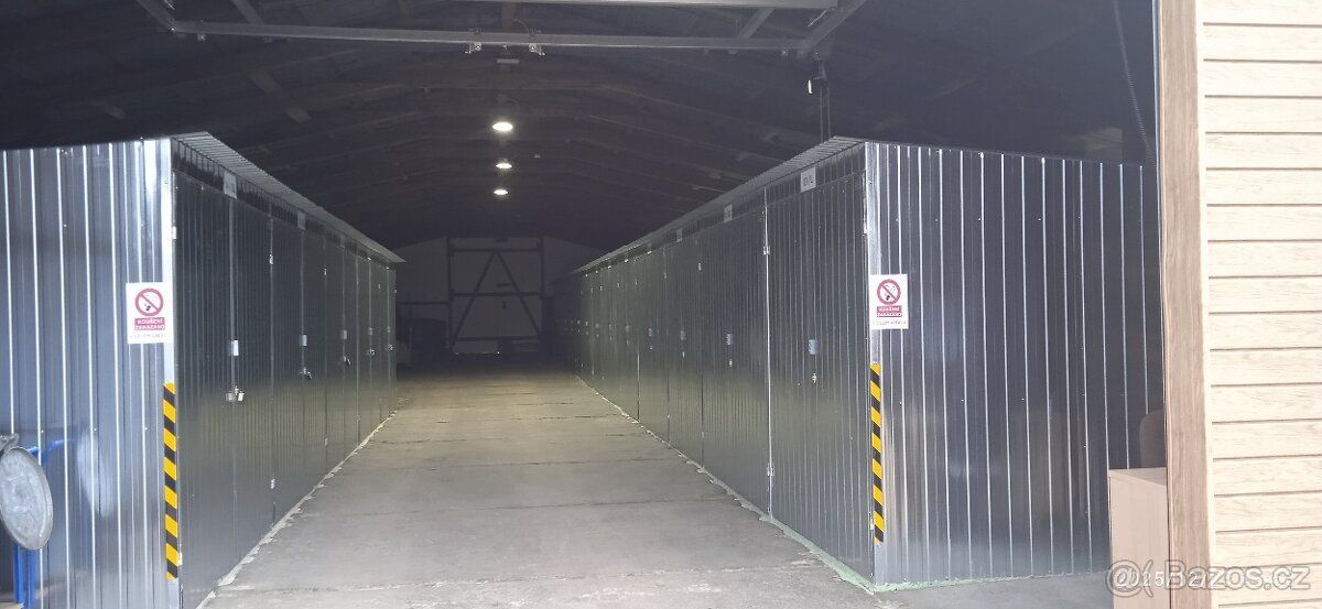 OSOBNÍ SKLADOVÉ BOXY v rekonstruované hale v Dolní Radechové