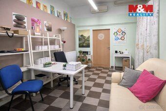 Nabízíme k prodeji klimatizované obchodní prostory 72 m² v s