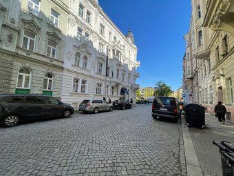 Nabízíme k prodeji prostorný byt o dispozici 2+1 a celkové v