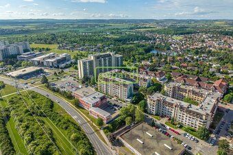 Nabízíme k pronájmu prostorný byt o dispozici 4+1 v atraktiv