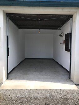 Pronajmu prostornou garáž 6x3m pod schodama u Synagogy (ul. 