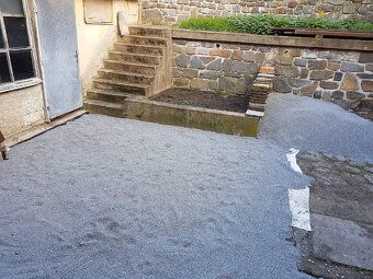 Podlahová plocha 160 m2, celková plocha 793 m2, cihlový dům 