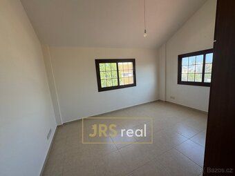 Ev.č. 190054JV Tato dvoupodlažní vila nabízí 205 m² promyšle
