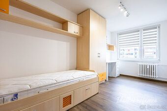 Nabízíme k dlouhodobému podnájmu světlý byt o dispozici 3+kk