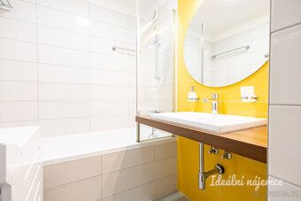 Nabízíme k dlouhodobému podnájmu světlý byt o dispozici 3+kk