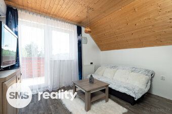 Nabízíme k prodeji pěknou dvoupodlažní chatu o užitné ploše 