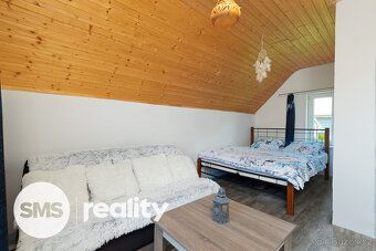 Nabízíme k prodeji pěknou dvoupodlažní chatu o užitné ploše 