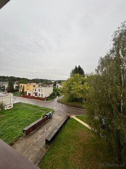 K dlouhodobému podnájmu nabízíme hezký, prostorný byt o disp