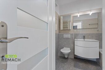 Ev.č. 02747 REZERVOVÁNO Nabídka pronájmu moderního slunného 