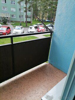Rozloha bytu je 70 m2,lodžie 3m2, sklep 4m2 + společná kolár