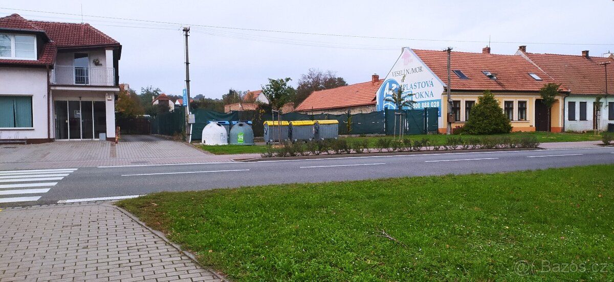 Pronajmu pozemek v centru Vracova(okr.Hodonín). Vel 600m`.Ce