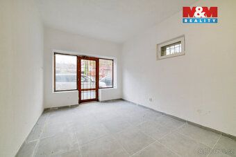 Nabízíme k pronájmu komerční prostor ideální pro obchod a sl