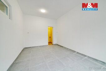 Nabízíme k pronájmu komerční prostor ideální pro obchod a sl