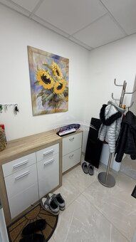 Nabízíme k pronájmu moderní zděný byt 3+kk o výměře 79 m², k