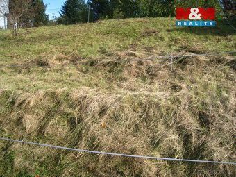 Nabízíme k prodeji stavební pozemek v centru obce Bílovec. P