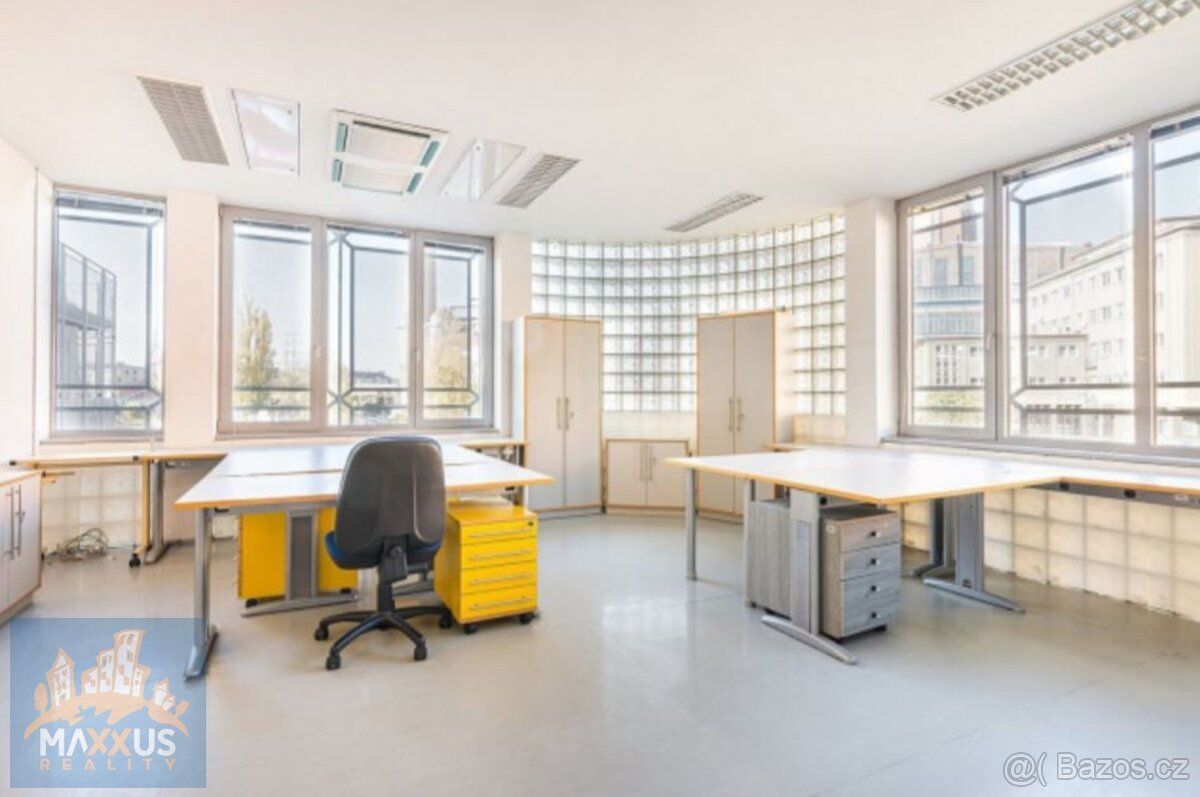 Nabízíme pronájem kancelářských prostor o podlahové ploše 52