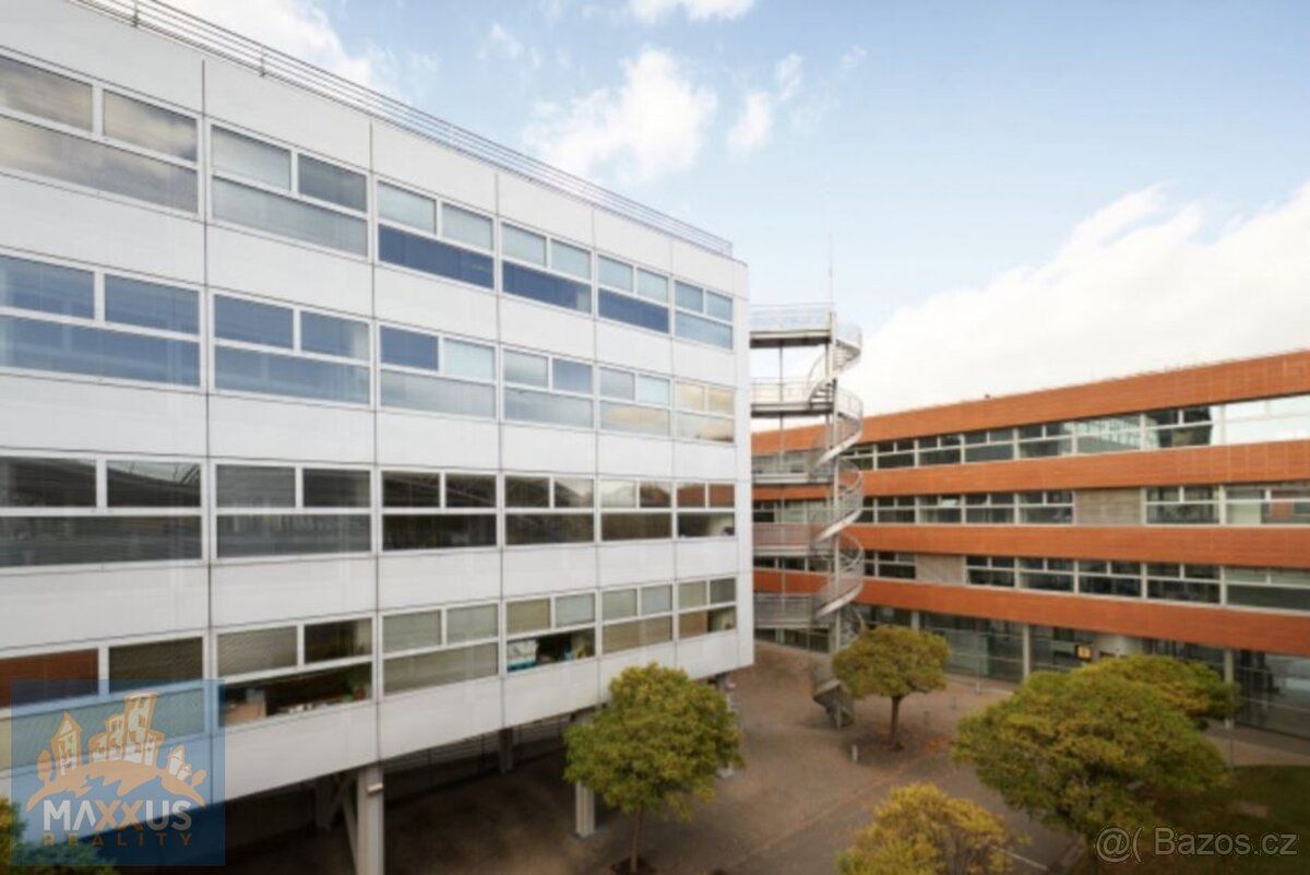 Nabízíme pronájem kancelářských prostor o podlahové ploše 52