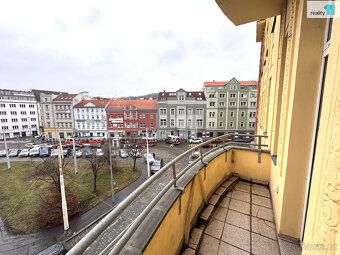 + zálohy na služby v domě 1.500,-Kč/osobu/měsíc, elektřina a