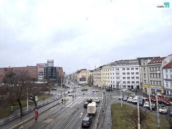 + zálohy na služby v domě 1.500,-Kč/osobu/měsíc, elektřina a