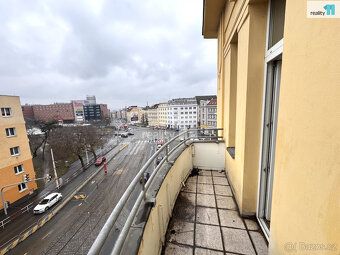 + zálohy na služby v domě 1.500,-Kč/osobu/měsíc, elektřina a
