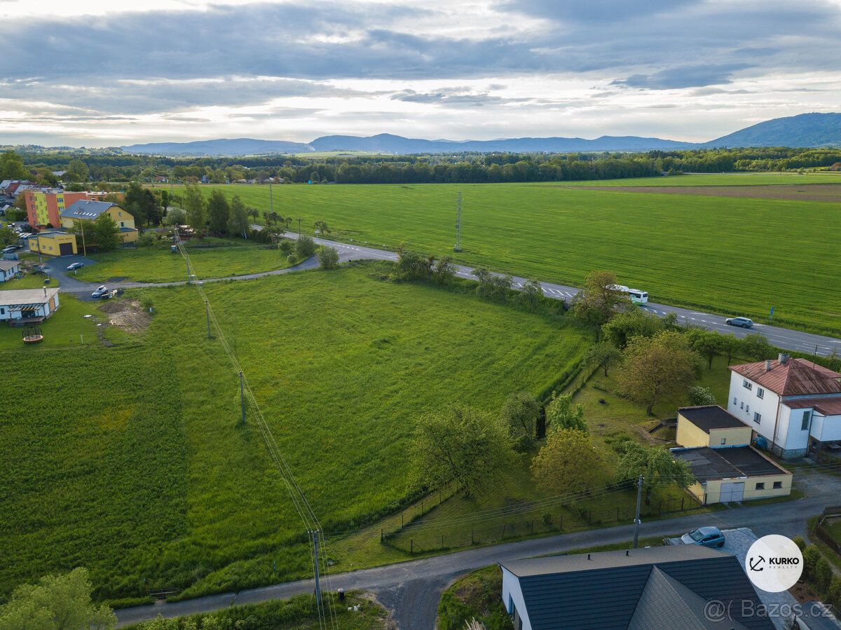 Nabízíme 3 pozemky o výměrách 3069, 1.969 a 2.006 m2 v obci 