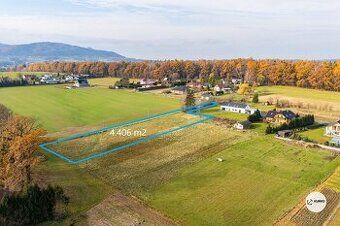 Nabízíme k dlouhodobému pronájmu pozemek o rozloze 4 406 m²,