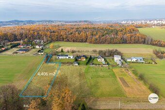 Nabízíme k dlouhodobému pronájmu pozemek o rozloze 4 406 m²,