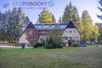 Nabízíme k prodeji mimořádně rozlehlý pozemek o celkové výmě