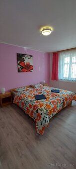 Apartmán se nachází v 1. patře domu.Mà samostatný vchod a př