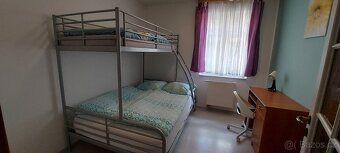 Apartmán se nachází v 1. patře domu.Mà samostatný vchod a př
