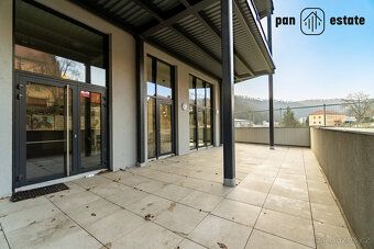 Nabízíme k prodeji atraktivní bezbariérový komerční prostor 