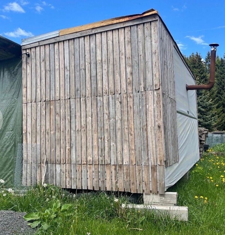 Prodám stavební buňku/zahradní domek, malé okno. Domek jsme 