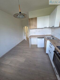 Pronájem luxusního prostorného nového bytu 2KK + balkon, Tyr