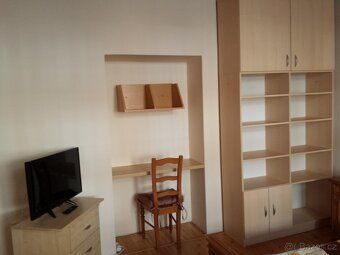 Nabízíme velmi pěkný 50m2 2kk PLNĚ ZAŘÍZENÝ byt. Byt ma 2 ve