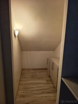 Pronajmu byt 4+KK,94 m2,3.patro bez výtahu,bez sklepa,max.5 