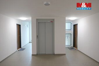 Pronájem bytu 2+kk, 50 m² s komorou a 5 m² terasou v 2. nadz