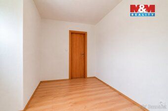 Nabízíme k prodeji řadový rodinný dům o dispozici 5+kk a uži
