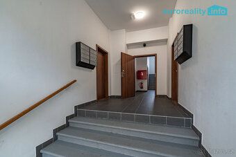 Nabízíme k pronájmu krásný byt o dispozici 3+kk v klidné čás