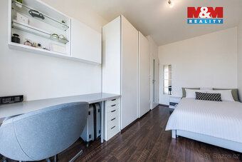 Moderní rodinný dům 5+kk s garáží, terasou a fotovoltaikou v