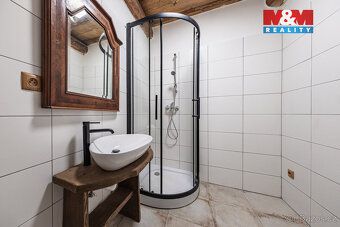 Nabízíme k prodeji jedinečnou poloroubenku po kompletní reko