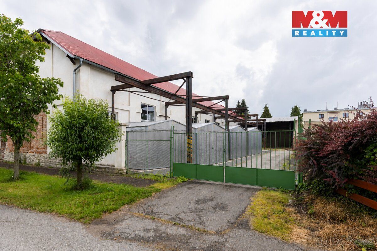 Nabízím k pronájmu samostatnou plechovou garáž o výměře 25 m