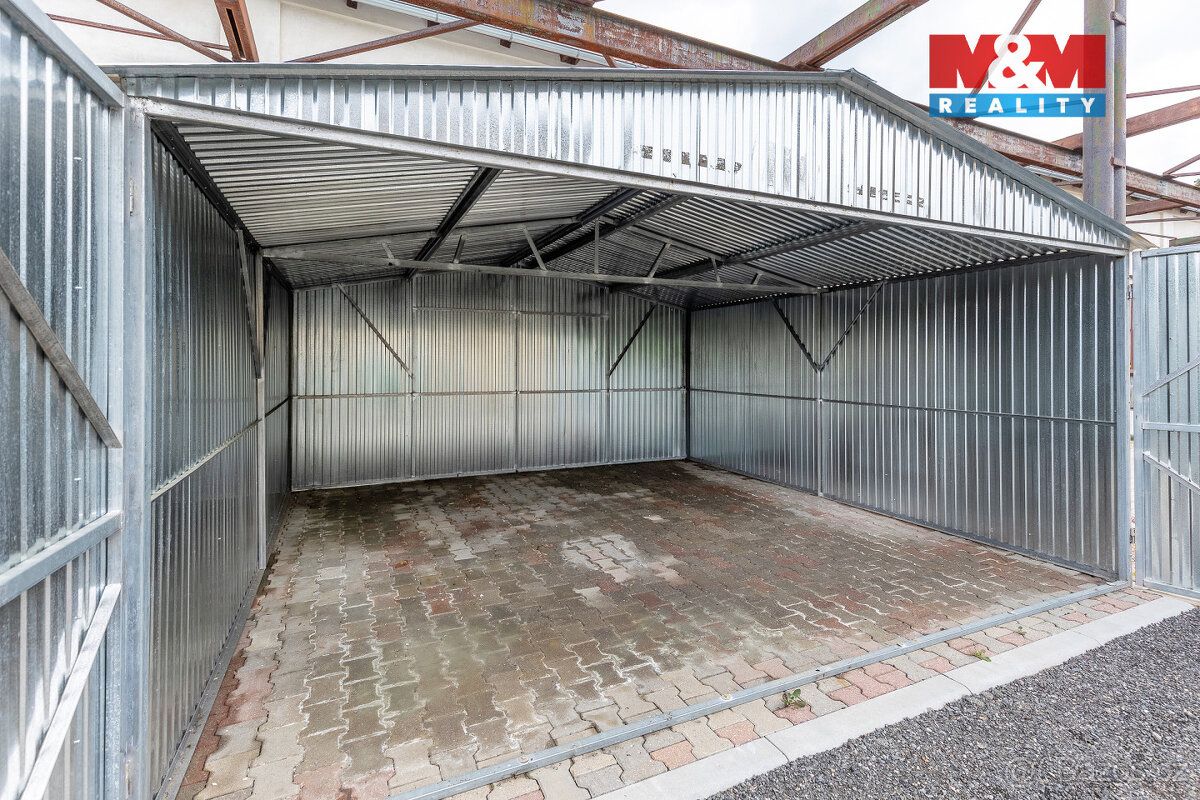 Nabízím k pronájmu samostatnou plechovou garáž o výměře 25 m