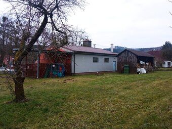 Nabízíme k prodeji samostatně stojící stavbu (objekt občansk