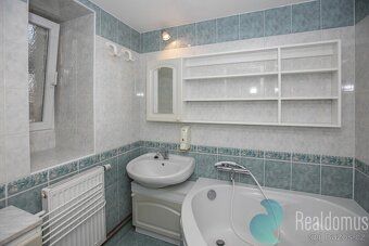 Realdomus exkluzivně zprostředkuje prodej prostorného a svět