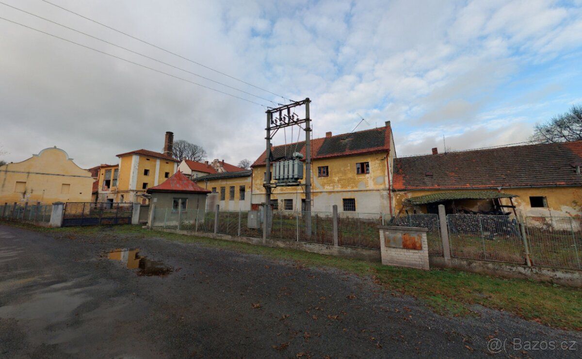 Jedná se o areál v obci Žichovice, okres Klatovy. Areál tvoř